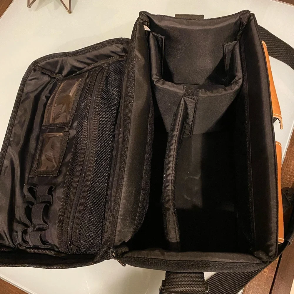 Vintage Quantaray shoulder bag/camera bag.